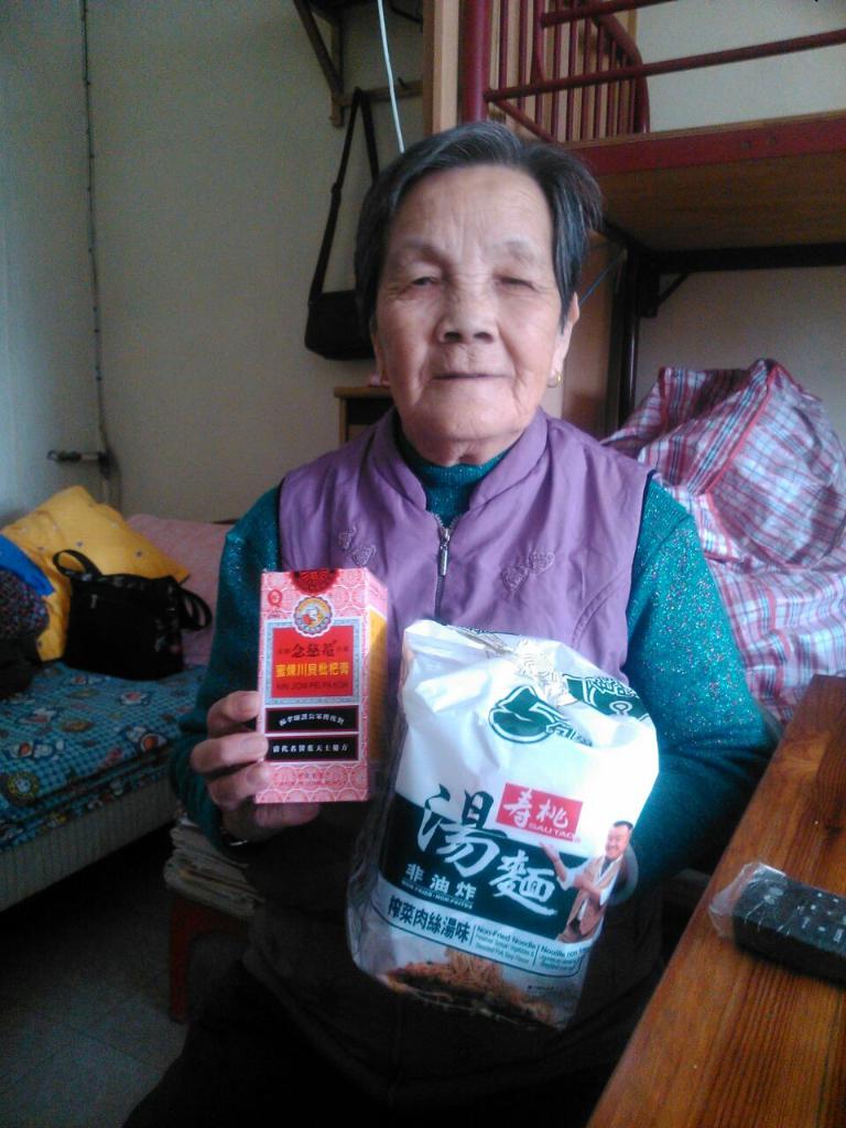 枇杷膏及麵食送贈 2014年12月