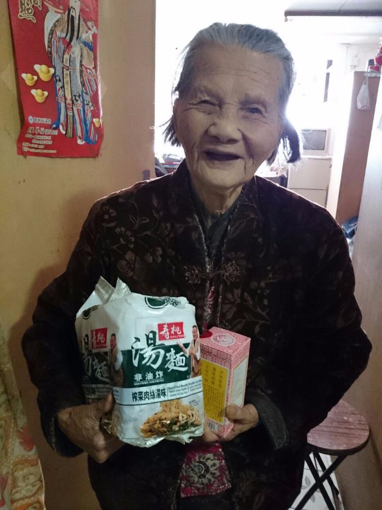 枇杷膏及麵食送贈 2014年12月