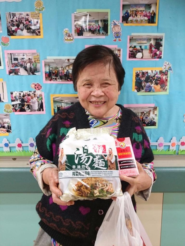 枇杷膏及麵食送贈 2014年12月