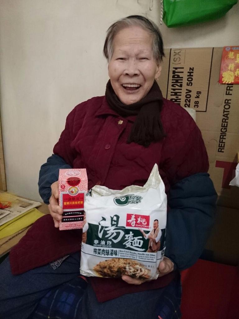 枇杷膏及麵食送贈 2014年12月